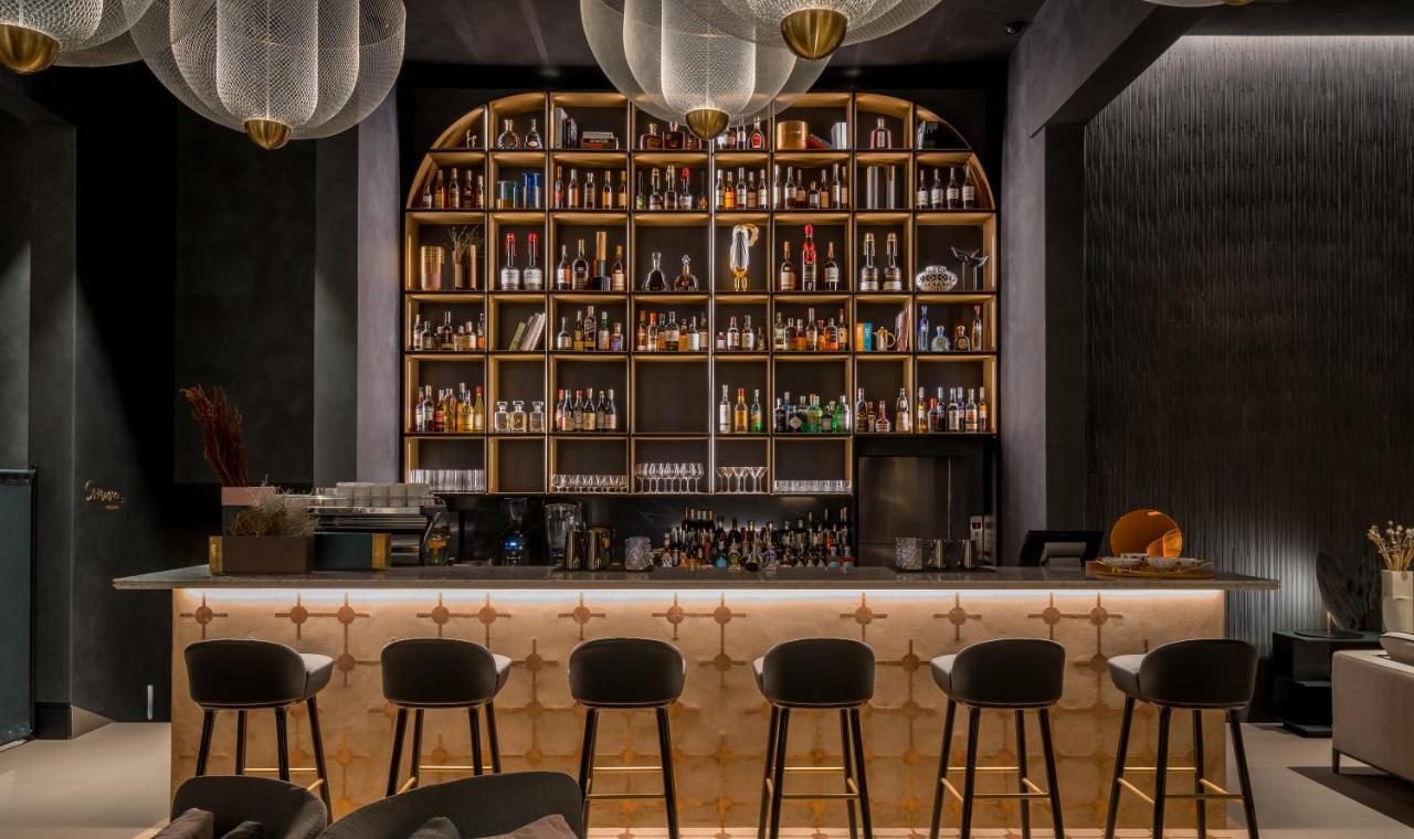 Monograph Freedom Square 호텔 트빌리시 외부 사진 The bar at the restaurant